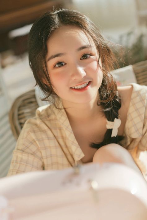 手伸进她的内裤里揉捏女女